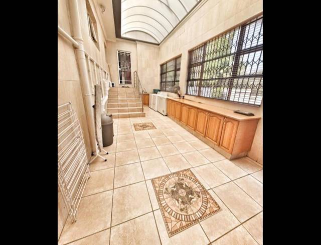 6 BEDROOM HOUSE FOR SALE IN MULBARTON